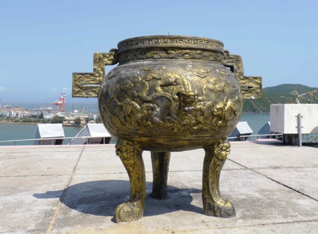 Tượng Đức Thánh Trần bên cửa biển Quy Nhơn bảo vệ tàu thuyền ngư dân - 7
