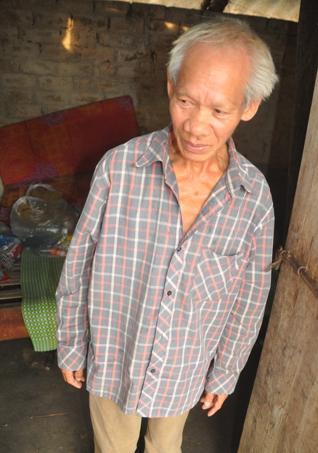 Hai đứa trẻ mồ côi khốn khổ đói run người trong túp lều nóng như lò bánh mì - 5 Hai đứa trẻ mồ côi khốn khổ đói run người trong túp lều nóng như lò bánh mì - 5