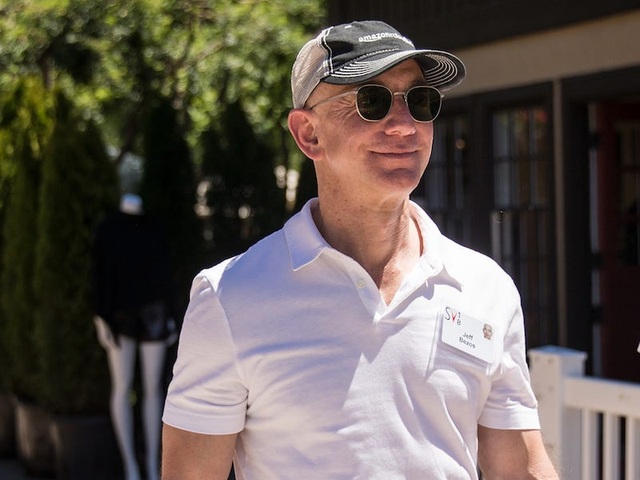 CEO Amazon Jeff Bezos: Từ tuổi thơ sóng gió tới ông chủ sở hữu 171 tỷ đô la - Ảnh minh hoạ 16