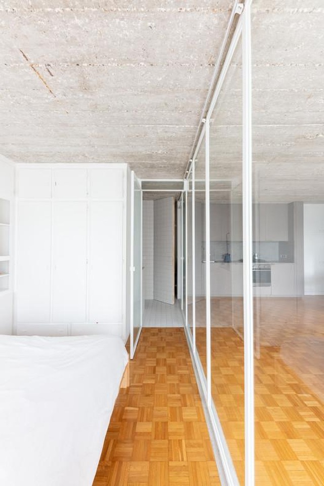 Bất ngờ: Căn hộ 42 m2 rộng gấp đôi chỉ nhờ... những tấm rèm - 5 Bất ngờ: Căn hộ 42 m2 rộng gấp đôi chỉ nhờ... những tấm rèm - 5
