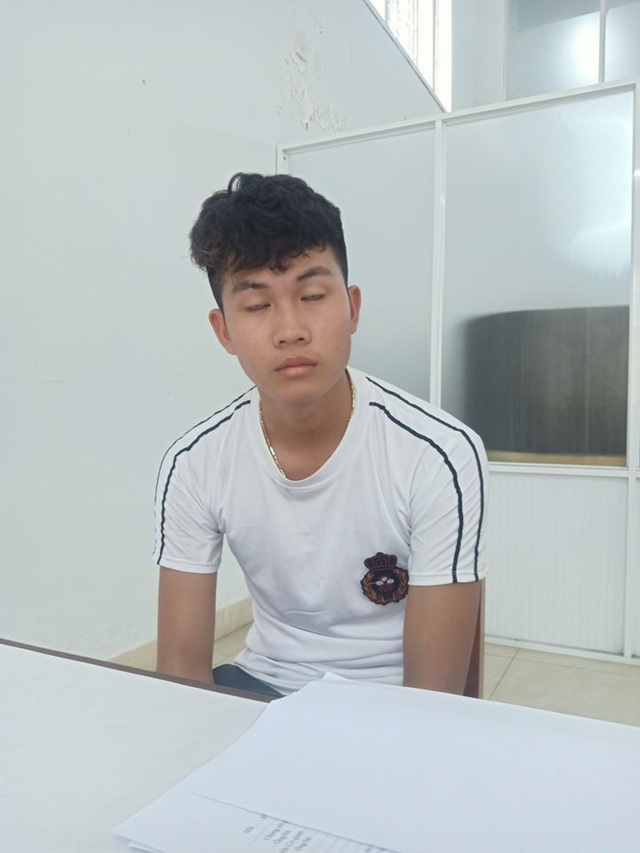 Bắt nam thanh niên chuyên tống tình các cô gái trẻ bằng clip “nóng” - 1 Bắt nam thanh niên chuyên tống tình các cô gái trẻ bằng clip “nóng” - 1