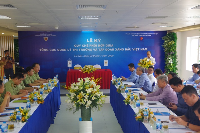Phát hiện nhiều vụ găm xăng chờ tăng giá, gian lận thương mại - 2 Phát hiện nhiều vụ găm xăng chờ tăng giá, gian lận thương mại - 2