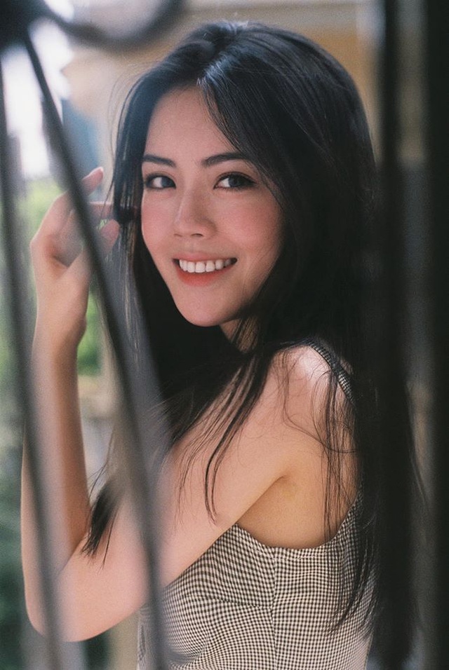 Nữ sinh Ngoại thương đa tài, sở hữu nhan sắc khiến bao trái tim ngơ ngẩn - 2 Nữ sinh Ngoại thương đa tài, sở hữu nhan sắc khiến bao trái tim ngơ ngẩn - 2