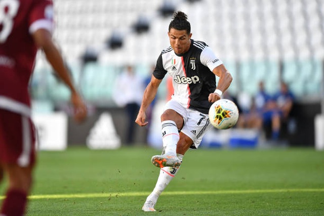 C.Ronaldo lập siêu phẩm sút phạt, Juventus đại thắng ở Serie A - 1 C.Ronaldo lập siêu phẩm sút phạt, Juventus đại thắng ở Serie A - 1