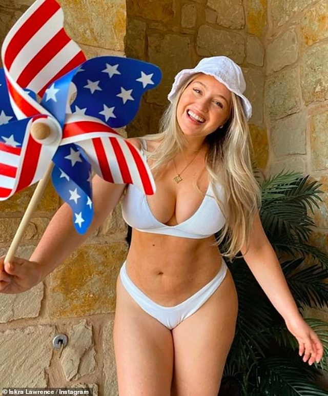 Iskra Lawrence tự tin diện áo tắm sau khi sinh con - 1 Iskra Lawrence tự tin diện áo tắm sau khi sinh con - 1