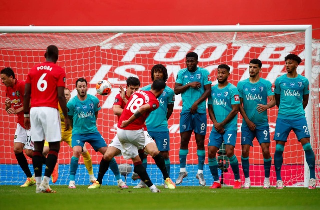 Những khoảnh khắc thăng hoa của hàng công Man Utd trước Bournemouth - 17 Những khoảnh khắc thăng hoa của hàng công Man Utd trước Bournemouth - 17
