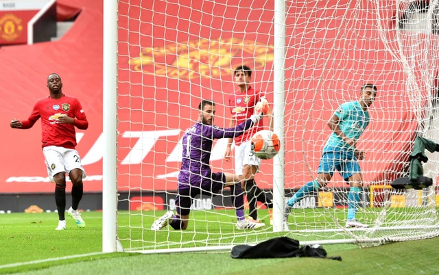 Những khoảnh khắc thăng hoa của hàng công Man Utd trước Bournemouth - 3 Những khoảnh khắc thăng hoa của hàng công Man Utd trước Bournemouth - 3