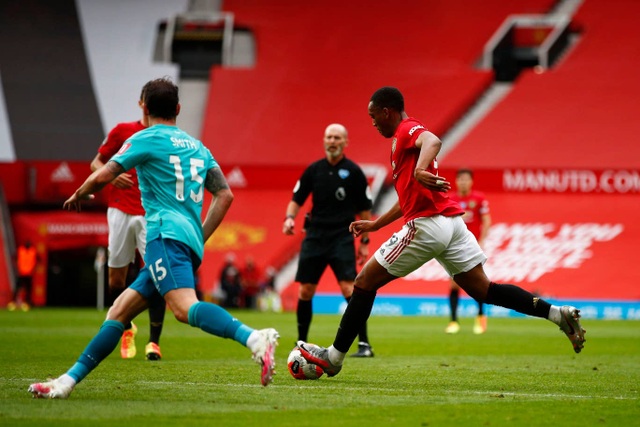Những khoảnh khắc thăng hoa của hàng công Man Utd trước Bournemouth - 11 Những khoảnh khắc thăng hoa của hàng công Man Utd trước Bournemouth - 11
