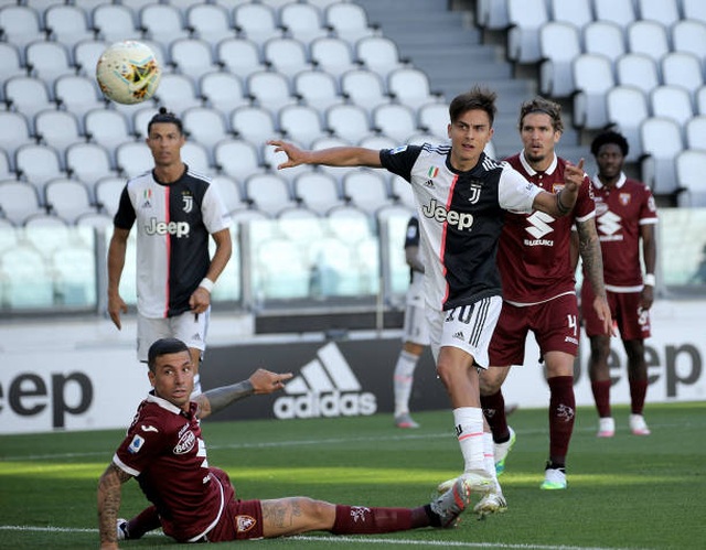 C.Ronaldo lập siêu phẩm sút phạt, Juventus đại thắng ở Serie A - 2 C.Ronaldo lập siêu phẩm sút phạt, Juventus đại thắng ở Serie A - 2