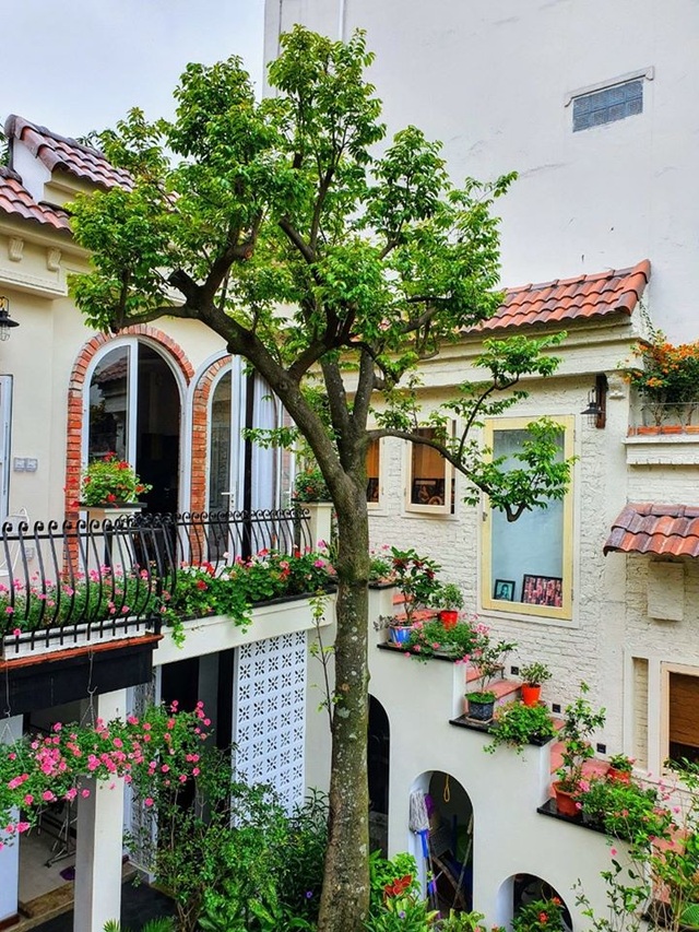 Nhà hoang ở Hà Nội biến hình ngoạn mục, gây “sốt” mạng xã hội - 5 Nhà hoang ở Hà Nội biến hình ngoạn mục, gây “sốt” mạng xã hội - 5
