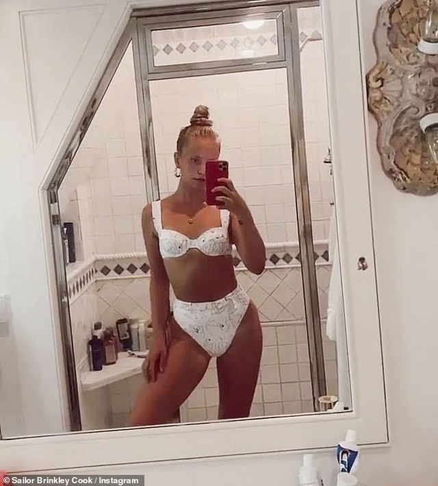Rhian Sugden diện nội y gợi cảm - 5 Rhian Sugden diện nội y gợi cảm - 5