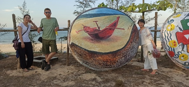 Ấn tượng con đường nghệ thuật thuyền thúng Tam Thanh “phiên bản 2020” - 8 Ấn tượng con đường nghệ thuật thuyền thúng Tam Thanh “phiên bản 2020” - 8