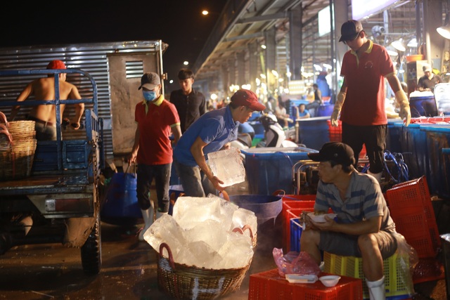 Vui buồn nghề cửu vạn ở chợ đêm Sài Gòn - 4 Vui buồn nghề cửu vạn ở chợ đêm Sài Gòn - 4