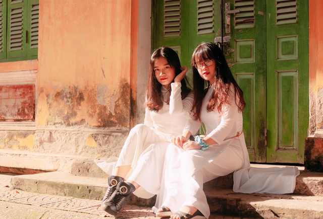 Vẻ đẹp tinh khôi của nữ sinh trường Chu Văn An trong ngày bế giảng - 6 Vẻ đẹp tinh khôi của nữ sinh trường Chu Văn An trong ngày bế giảng - 6