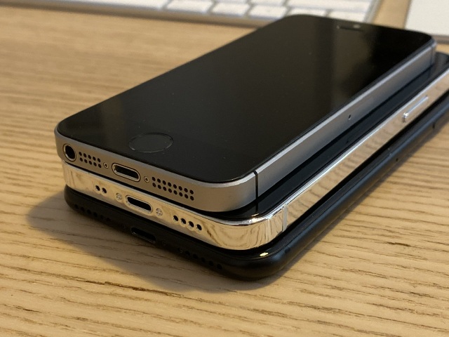 Chùm ảnh iPhone 12 “đọ dáng” cùng iPhone SE và iPhone 7 - 5 Chùm ảnh iPhone 12 “đọ dáng” cùng iPhone SE và iPhone 7 - 5