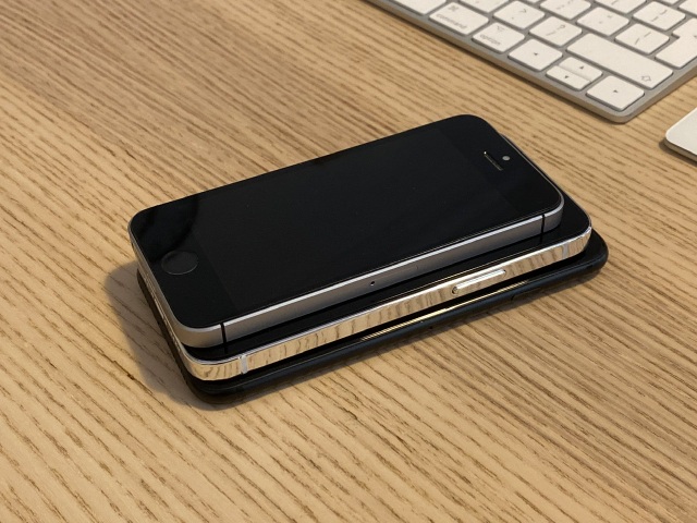 Chùm ảnh iPhone 12 “đọ dáng” cùng iPhone SE và iPhone 7 - 6 Chùm ảnh iPhone 12 “đọ dáng” cùng iPhone SE và iPhone 7 - 6