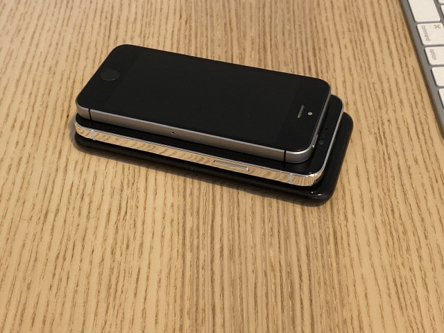 Chùm ảnh iPhone 12 “đọ dáng” cùng iPhone SE và iPhone 7 - 7 Chùm ảnh iPhone 12 “đọ dáng” cùng iPhone SE và iPhone 7 - 7