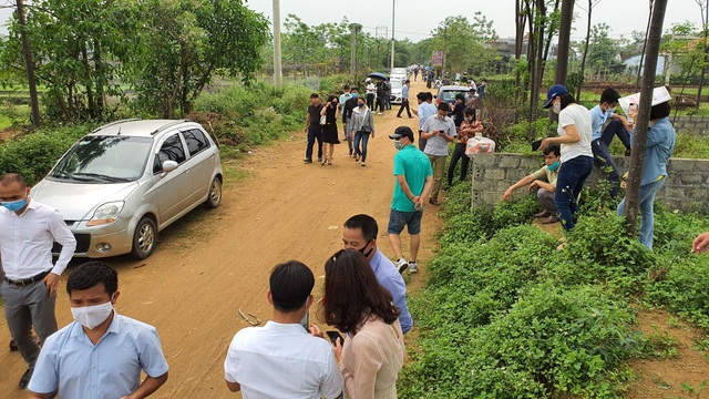 Ôm mộng giàu nhanh nhờ buôn đất: Vợ chồng Hà Nội 9 năm “còng lưng” trả nợ - 3