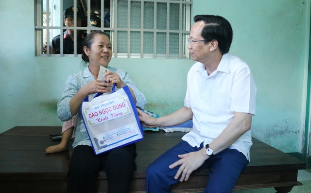 Bộ trưởng Đào Ngọc Dung: Không cứng nhắc khi duyệt hồ sơ liệt sĩ tồn đọng - 2 Bộ trưởng Đào Ngọc Dung: Không cứng nhắc khi duyệt hồ sơ liệt sĩ tồn đọng - 2