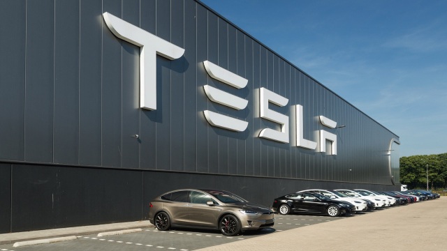 Giá cổ phiếu Tesla tăng chóng mặt - 1 Giá cổ phiếu Tesla tăng chóng mặt - 1