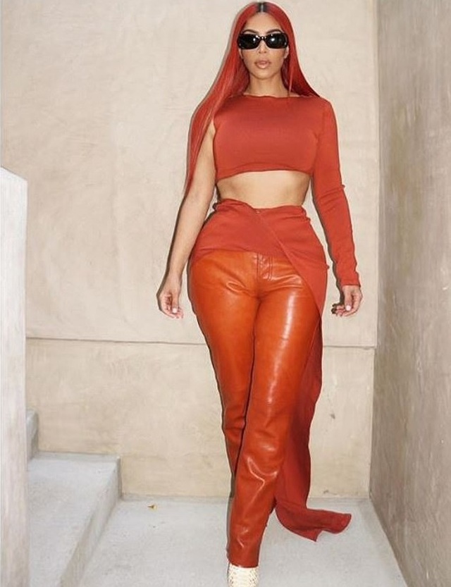 Kim Kardashian khoe ngực đầy trên phố - 8 Kim Kardashian khoe ngực đầy trên phố - 8