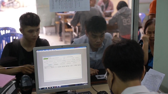 TPHCM: Công nhân thất nghiệp chấp nhận mức lương thấp để có việc làm - 7 TPHCM: Công nhân thất nghiệp chấp nhận mức lương thấp để có việc làm - 7