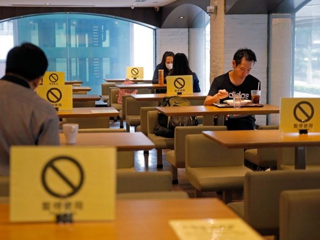 Hong Kong đối phó làn sóng Covid-19 thứ 3, mất dấu nhiều ca nhiễm - 2 Hong Kong đối phó làn sóng Covid-19 thứ 3, mất dấu nhiều ca nhiễm - 2