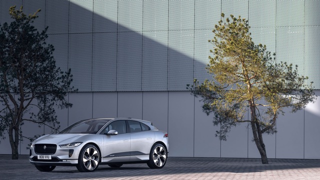 Jaguar I-Pace thông minh hơn, sạc điện nhanh hơn - 6