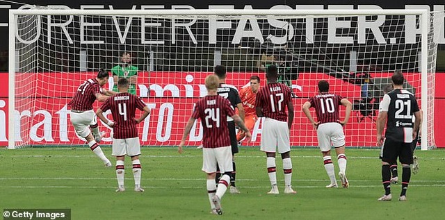 Ronaldo vẫn cười tươi trong ngày Juventus bại trận trước AC Milan - 4 Ronaldo vẫn cười tươi trong ngày Juventus bại trận trước AC Milan - 4