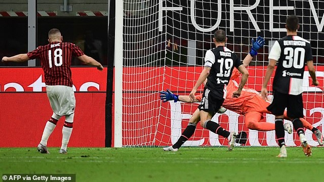 Ronaldo vẫn cười tươi trong ngày Juventus bại trận trước AC Milan - 8 Ronaldo vẫn cười tươi trong ngày Juventus bại trận trước AC Milan - 8