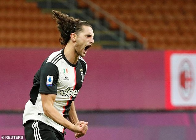 Ronaldo vẫn cười tươi trong ngày Juventus bại trận trước AC Milan - 2 Ronaldo vẫn cười tươi trong ngày Juventus bại trận trước AC Milan - 2
