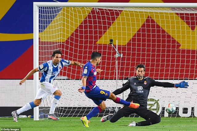 Luis Suarez ghi bàn, Barcelona nuôi mộng bám đuổi Real Madrid - 8 Luis Suarez ghi bàn, Barcelona nuôi mộng bám đuổi Real Madrid - 8