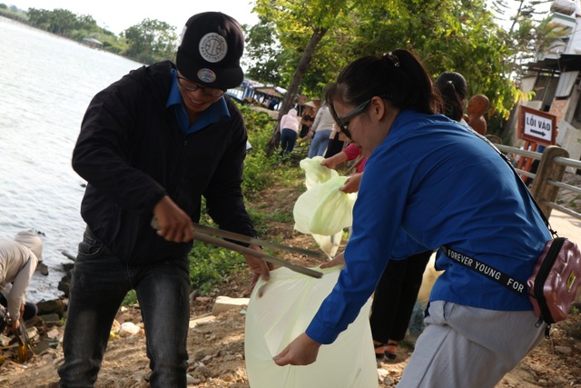 Chung tay làm sạch môi trường vì du lịch xanh, thân thiện - 7