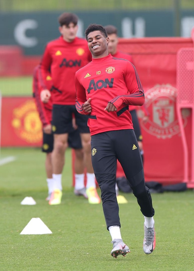 Man Utd luyện công chuẩn bị làm khách trước Aston Villa - 8 Man Utd luyện công chuẩn bị làm khách trước Aston Villa - 8