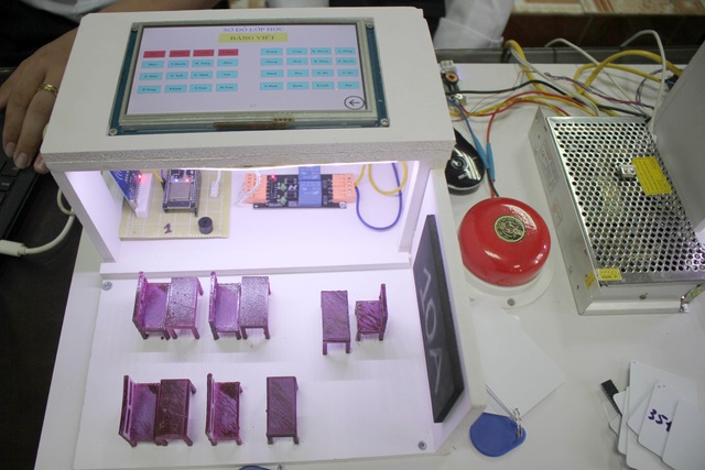 Học sinh Ninh Bình sáng chế Hệ thống quản lý giờ học thông minh - 2 Học sinh Ninh Bình sáng chế Hệ thống quản lý giờ học thông minh - 2