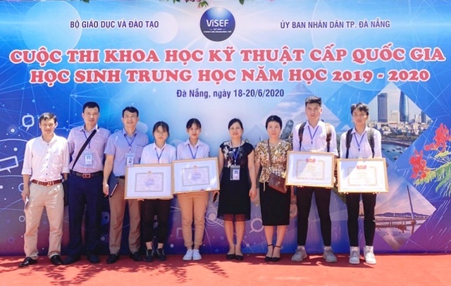 Học sinh Ninh Bình sáng chế Hệ thống quản lý giờ học thông minh - 4 Học sinh Ninh Bình sáng chế Hệ thống quản lý giờ học thông minh - 4