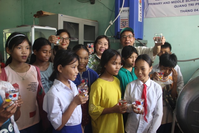 Quảng Trị: Tặng thiết bị lọc nước cho trường học vùng miền núi, biên giới - 2 Quảng Trị: Tặng thiết bị lọc nước cho trường học vùng miền núi, biên giới - 2
