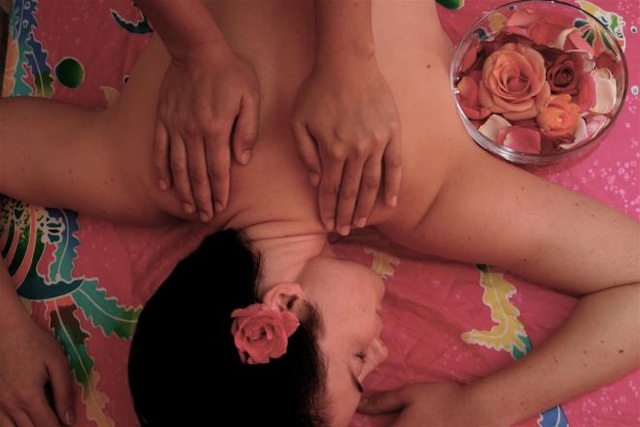 Massage ngực, chị em được lợi đủ đường, phát hiện cả ung thư - 1 Massage ngực, chị em được lợi đủ đường, phát hiện cả ung thư - 1