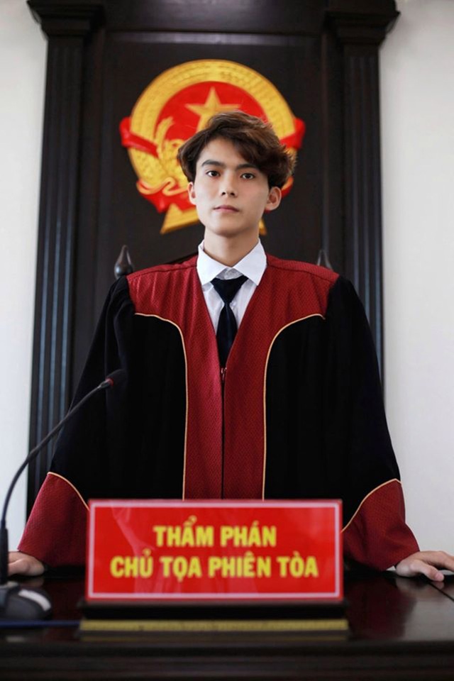 Nam sinh Học viện Tòa án vào vai chủ tọa “đốn tim” phái nữ - 3 Nam sinh Học viện Tòa án vào vai chủ tọa “đốn tim” phái nữ - 3