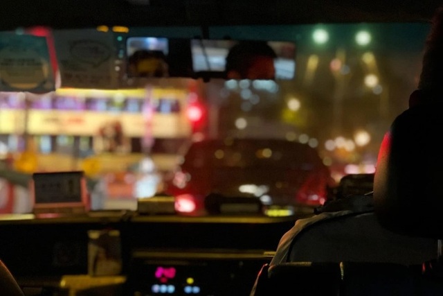 Clip quay lén cảnh thân mật trên xe taxi bị phát tán trên mạng - 2 Clip quay lén cảnh thân mật trên xe taxi bị phát tán trên mạng - 2