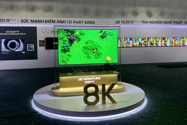 TV OLED 8K đầu tiên trên thế giới về Việt Nam với giá 690 triệu đồng - 1