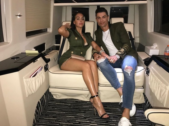C.Ronaldo ca ngợi bạn gái là “người phụ nữ xinh đẹp nhất hành tinh” - 4 C.Ronaldo ca ngợi bạn gái là “người phụ nữ xinh đẹp nhất hành tinh” - 4