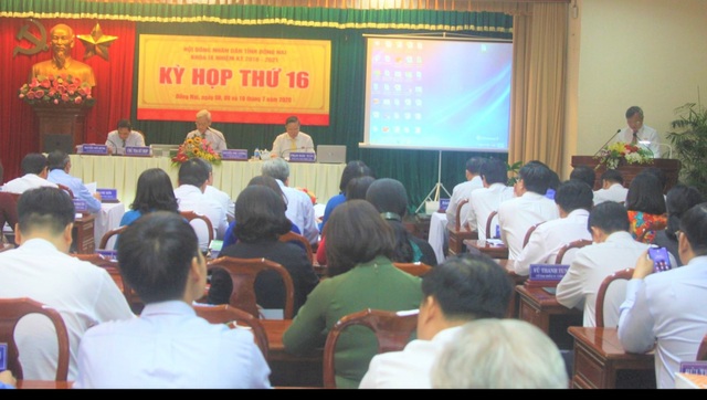 Xử nghiêm cán bộ “chống lưng” xe quá tải, bảo kê xây dựng trái phép - 1 Xử nghiêm cán bộ “chống lưng” xe quá tải, bảo kê xây dựng trái phép - 1