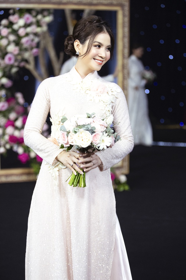 Thúy Diễm, Trương Quỳnh Anh đọ dáng trong vai trò vedette - 5 Thúy Diễm, Trương Quỳnh Anh đọ dáng trong vai trò vedette - 5
