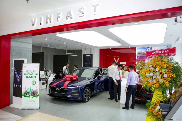 VinFast đồng loạt khai trương 27 showroom mới trên toàn quốc - 4