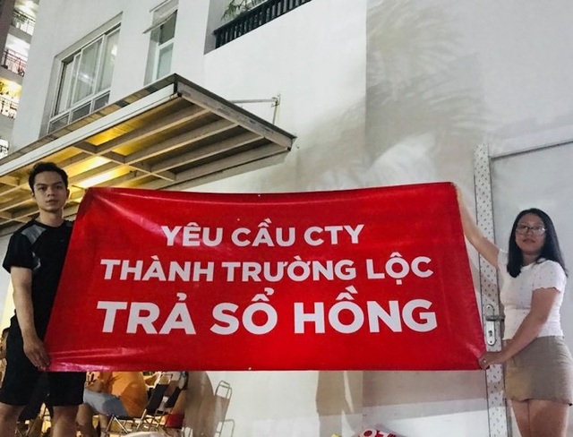 Người dân chung cư 4S Linh Đông căng băng rôn đòi sổ hồng và quỹ bảo trì - 1 Người dân chung cư 4S Linh Đông căng băng rôn đòi sổ hồng và quỹ bảo trì - 1
