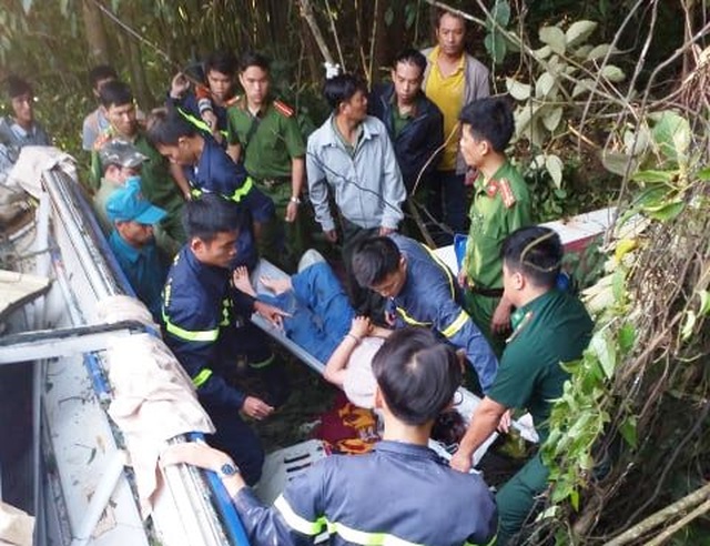 Nạn nhân kể lại giây phút kinh hoàng khi xe khách lao xuống vực sâu - 3 Nạn nhân kể lại giây phút kinh hoàng khi xe khách lao xuống vực sâu - 3