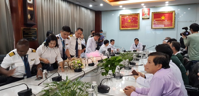 Phi công người Anh chính thức xuất viện - 2 Phi công người Anh chính thức xuất viện - 2