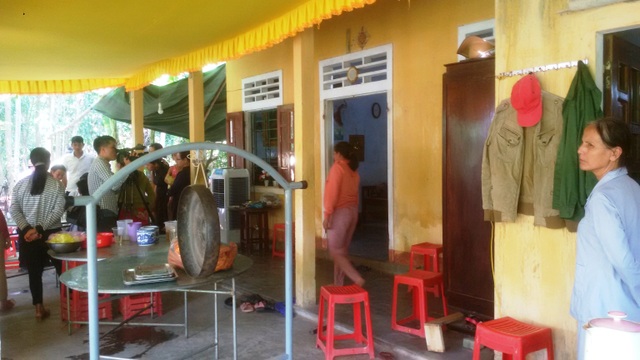 Vợ bị nhiễm điện, chồng đến kéo ra cũng bị điện giật tử vong - 1 Vợ bị nhiễm điện, chồng đến kéo ra cũng bị điện giật tử vong - 1