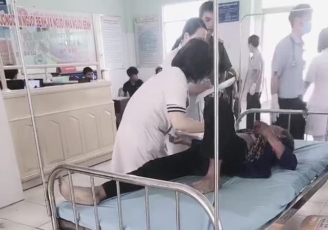Xe khách rơi xuống vực, ít nhất 4 người chết, hàng chục người bị thương - 1 Xe khách rơi xuống vực, ít nhất 4 người chết, hàng chục người bị thương - 1